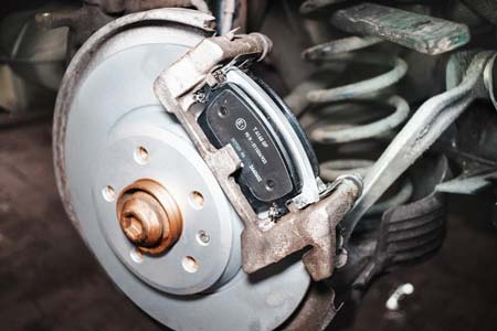 Замена тормозных колодок и дисков VW GOLF во Владивостоке